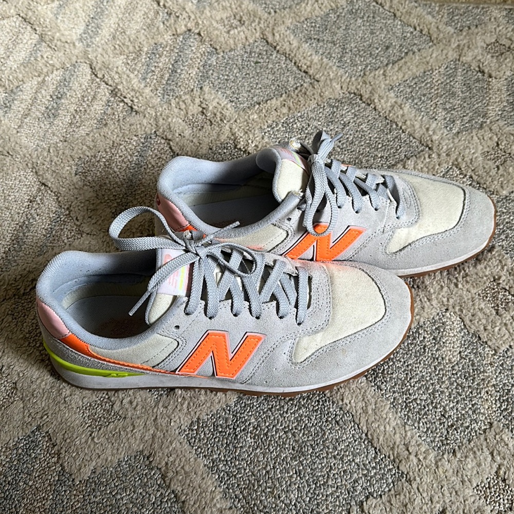 New Balance 696